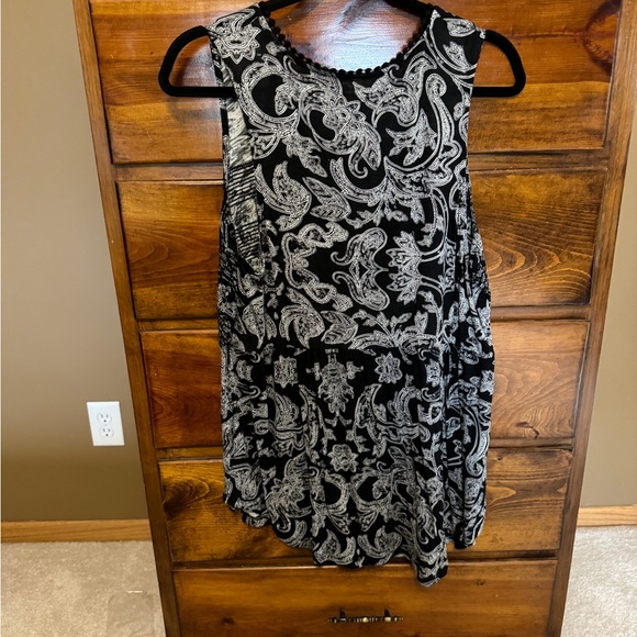 Maurice’s dressy tank size 1 - Picture 2 of 3